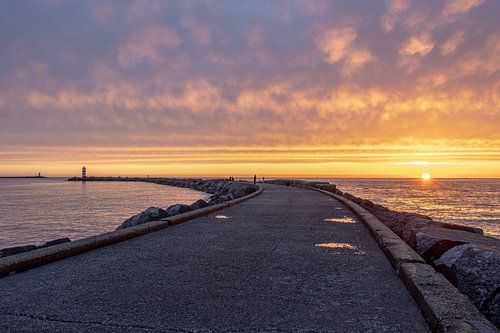 Pier IJmuiden bei Sonnenuntergang