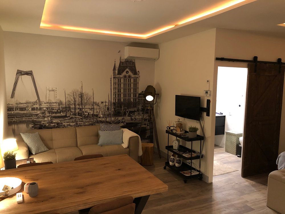 The White House in the Old Harbour in Rotterdam in black and white  by MS Fotografie | Marc van der Stelt 