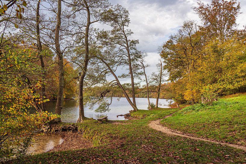 Vue sur le lac Schmaler Luzin et les Feldberge en automne par Rico Ködder