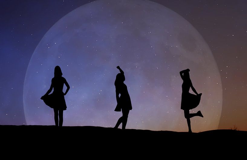 Dancing in the moonlight by Zwergls Lichtermeer