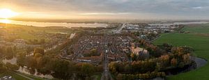 Elburg alte Stadtmauer im Herbst von oben gesehen