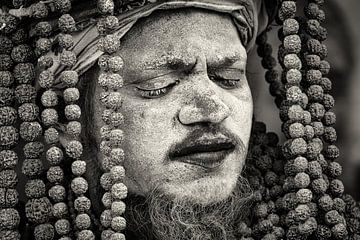 Portret van een Naga Sadhu bij Kumbh Mela festival India van Marco Rutten