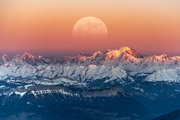 Maanopkomst boven Mont Blanc van Planeblogger