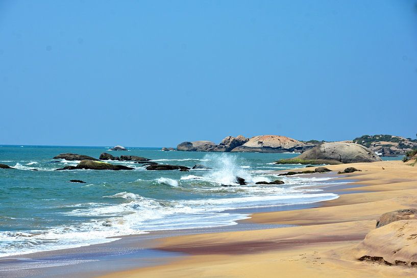 Solitude Sauvage in Kirinda by Frank Photos