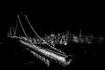 Bay Bridge in San Francisco bij nacht in zwart-wit van Dieter Walther