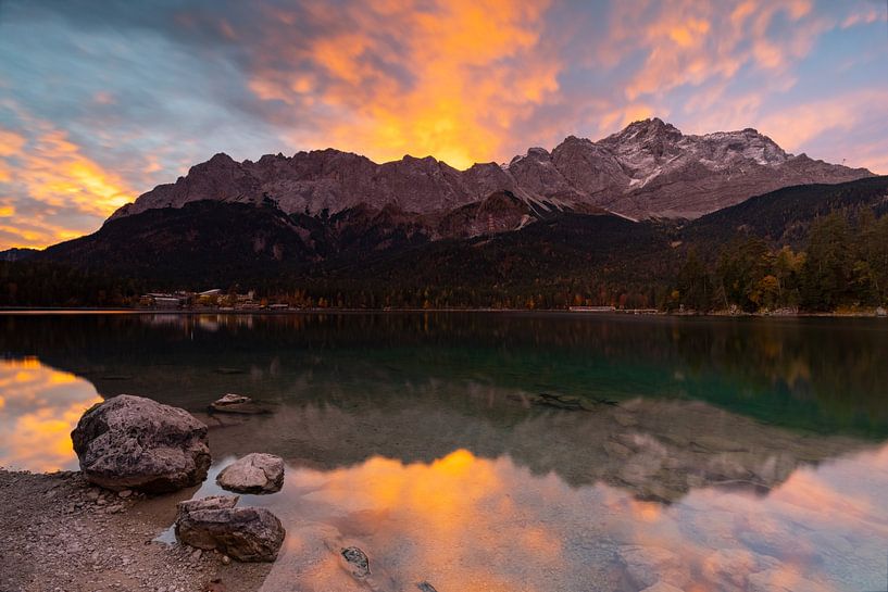 Morgenrot am Eibsee mit Zugspitze von Andreas Müller