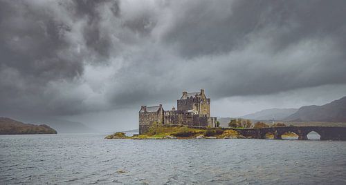 Kasteel Eilean Donan in Schotland. Highlander kasteel in de Hooglanden.