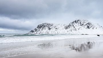 Strandje Lofoten van Ageeth Groen