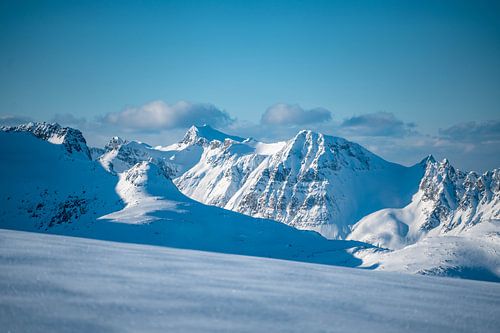 Winterlandschap en bergen bij Tromso