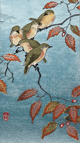 Japanischer Holzschnitt: 5 Vögel auf einem Herbstzweig, in Seidenstickerei