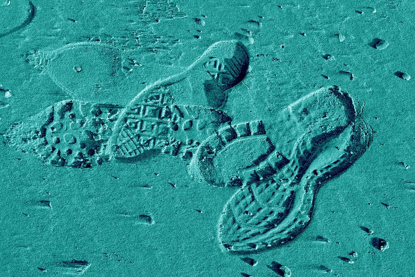 Schoenafdrukken in het zand op Langeoog van Karl-Heinz Petersitzke