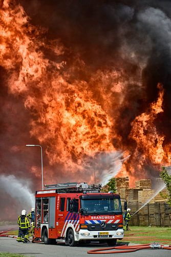 Brandweer bij een grote brand