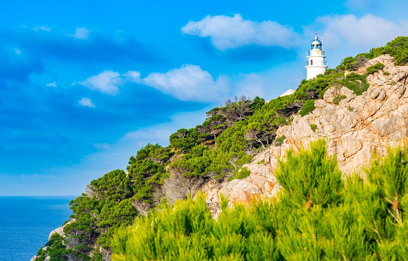 Kaap bij Cala Ratjada, Mallorca van Alex Winter