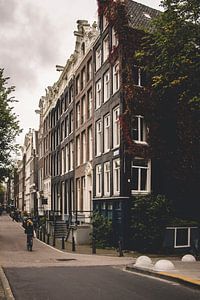 Rangée d'entrepôts au milieu d'Amsterdam