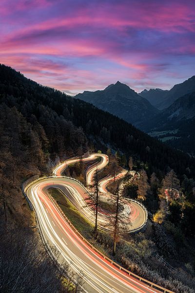 Malojapass in der Schweiz am Abend von Michael Valjak