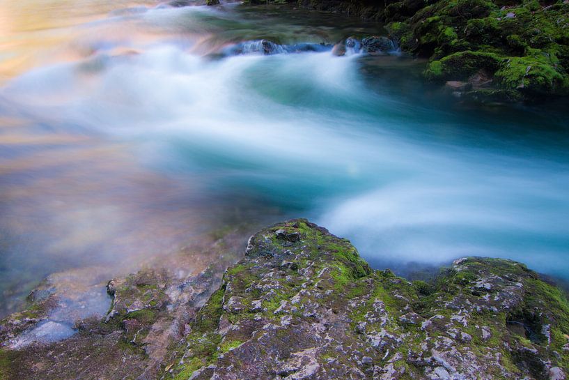 Flowing river and rocks by Niels Eric Fotografie