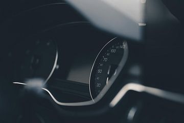 Dashboard of Audi A4 by Felix Van Lantschoot