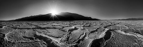 Salt Lake in Death Valley USA in zwart-wit.