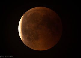 De rode maan komt tot een eind by jeroen akkerman