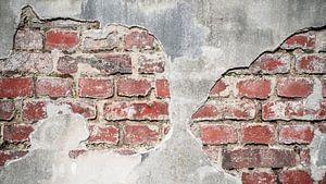 Oude, gebroken bakstenen muur van Günter Albers