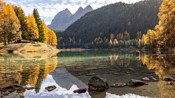 Lac de montagne dans les Alpes sur Fred Bisschop