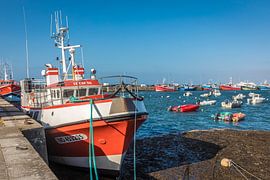 Fischtrawler im Hafen von Roscoff, Bretagne