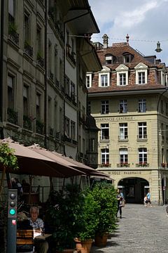 Sfeervolle straat in Bern, Zwitserland van Rianne van Baarsen