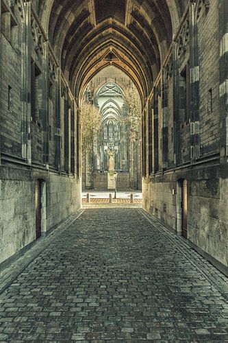 Sous la tour Dom ou Dom d'Utrecht avec vue sur la Domplein. sur André Blom Fotografie Utrecht