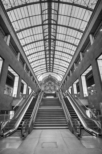 Architecture in Antwerp station hall