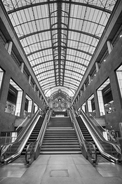 Architectuur in Antwerpse stationshal van Mark Bolijn