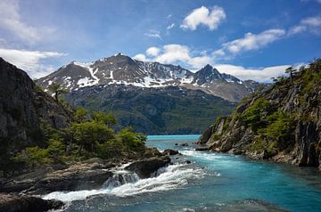 Wit water in Patagonië van Christian Peters