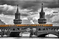 BERLIN Oberbaumbrücke - yellow city train von Bernd Hoyen Miniaturansicht