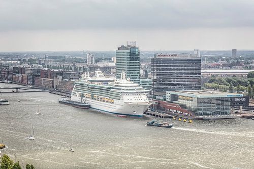Uitzicht op haven Amsterdam met Bimhuis