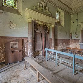 Verlaten privékerk van een kasteel- urbex van Martijn Vereijken