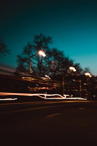 Lichtspuren der Stadt | Langzeitbelichtung Fine Art Fotografie | Moderne Urban Wall Art | Nachtfotografie