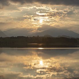 Abendglanz am Hopfensee von Walter G. Allgöwer