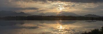 L'éclat du soir au lac de Hopfen sur Walter G. Allgöwer