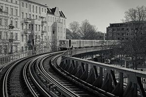 U-Bahn Langs de Bocht in Kreuzberg Berlijn