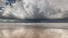 bad weather coming by Petra van Went