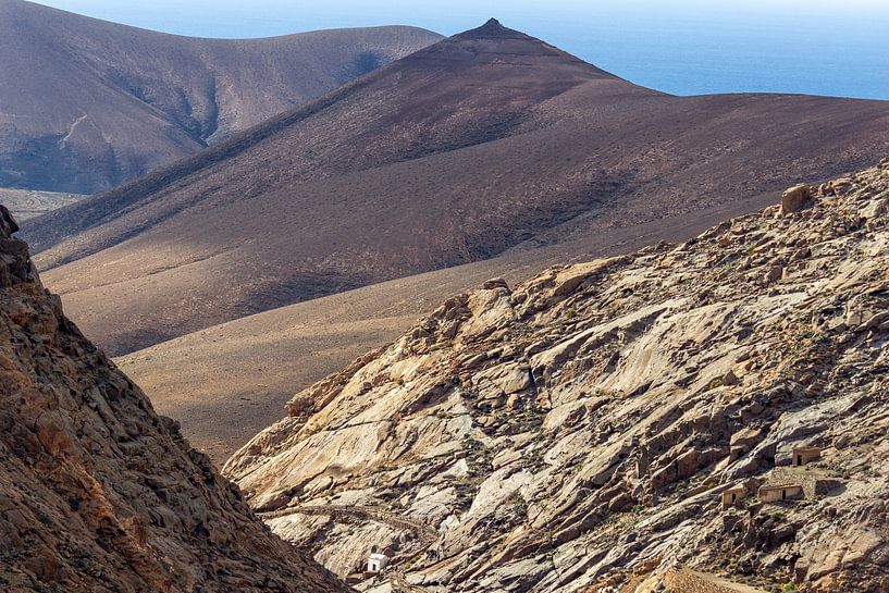 Vulkaanlandschap op het eiland Fuerteventura van Reiner Conrad