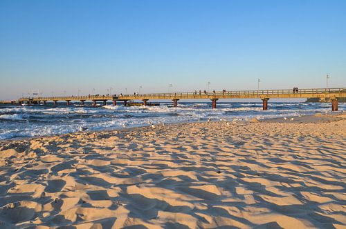 Zonsondergang aan het noordelijk strand in Göhren op het eiland Rügen