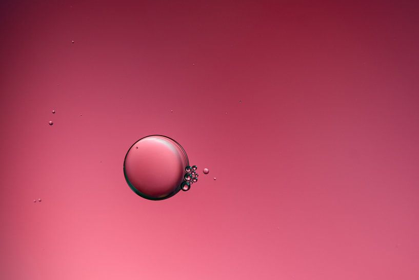 Gouttes d'huile sur l'eau par Lucia Leemans
