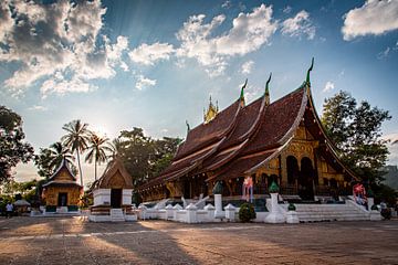 the Wat Xiengthong temple by Frank Verburg