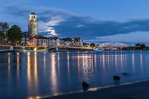 Supermoon rises above Deventer von Edwin Mooijaart