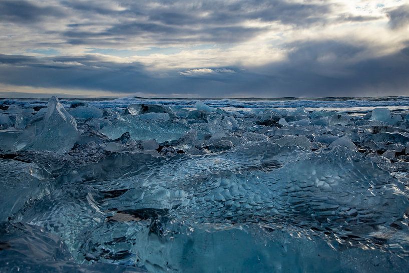 Landscape in Iceland, Jökulsárlón and Diamond Beach by Gert Hilbink