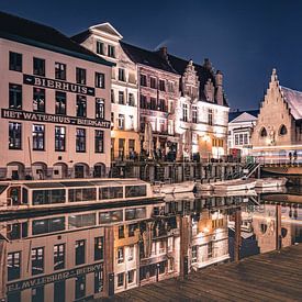 Nachtaufnahme des Waterhouse an der Bierkant in der Stadt Gent von Daan Duvillier | Dsquared Photography