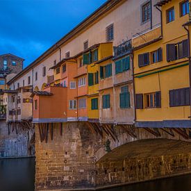 Ponte Vecchio, Florence vroeg op een ochtend van Maarten Hoek