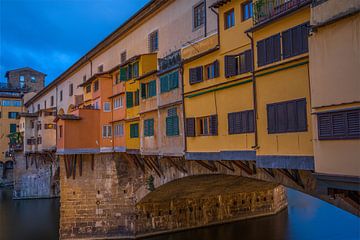 Ponte Vecchio, Florence vroeg op een ochtend van Maarten Hoek