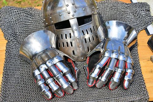 Casque de chevalier - Gants - Cotte de mailles