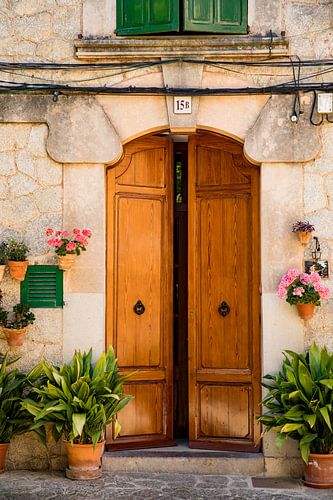 Oude deur in Valldemossa (Mallorca, Spanje)